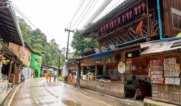 Mae Kampong Village